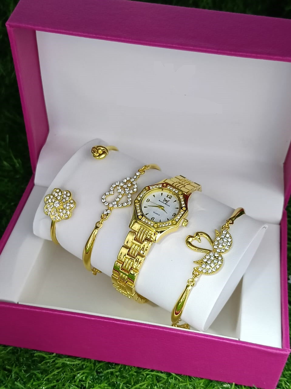 Elegant Women’s Bracelet Watch – Stylish Analog Timepiece for Casual & Formal Wear